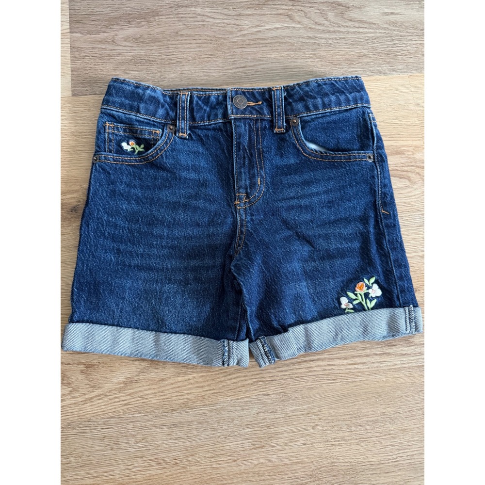 Girl shorts 6/7